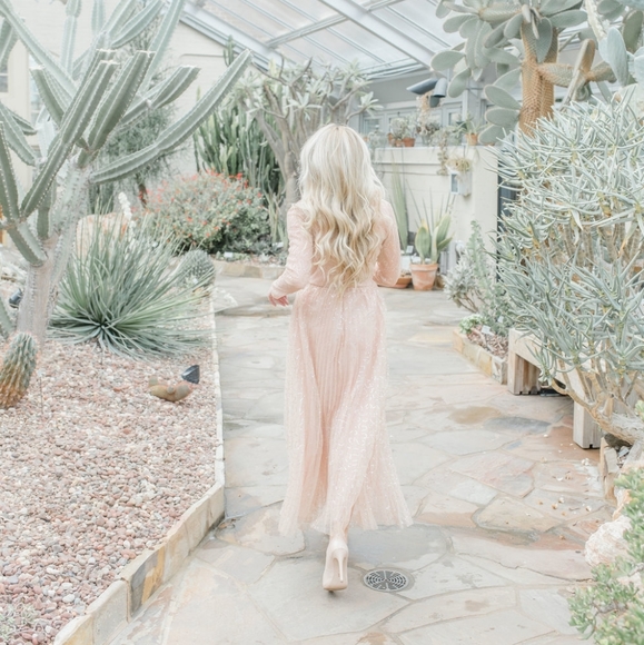 Dresses & Skirts - Beautiful sequin tulle midi maxi dress